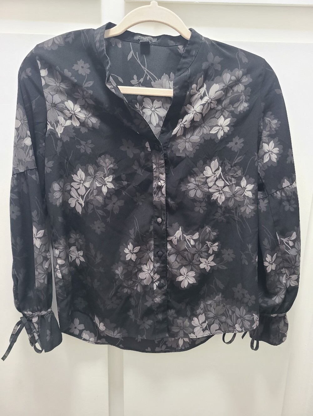 Ann Taylor Petite Black & Gray Monochrome Floral Bell Sleeve Blouse- XSP